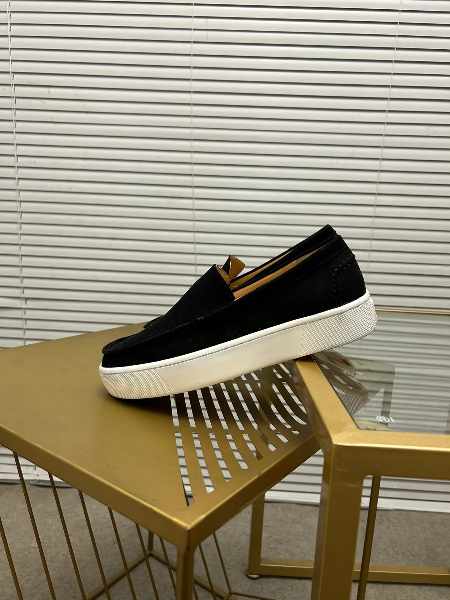 (Customized model) Ex-factory price is 600. christian louboutin (CL red sole shoes) counter series, casual sneakers for couples 📢 📢 📢 Exclusive hot style release 🎈🎈💪 Movable latex feet 👻 Finished outsole line [Proud] 😝Female 35-40# Male 38#-46, global supply😝 [Top version]: Original imported genuine leather upper, top original leather lining, original molded TPU outsole, original 1:1 detail processing, original shoe last,